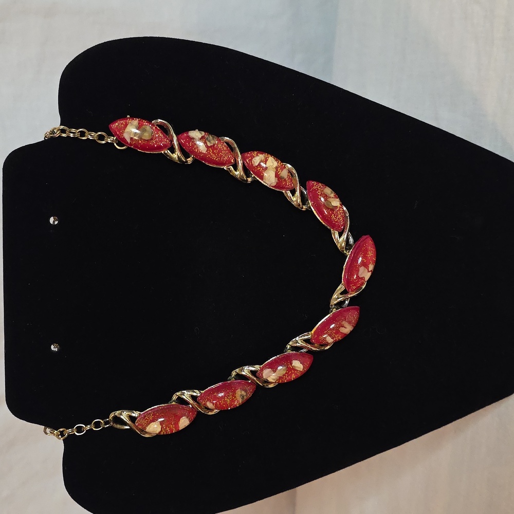 Elegant Red and Gold Tone Necklace - Picture 4 of 4